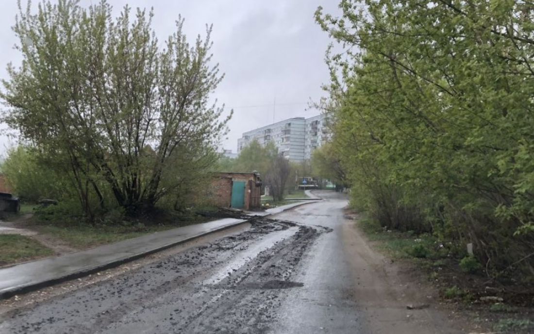 В Пензе грузовики развозят грязь и жижу по улицам города. Фото