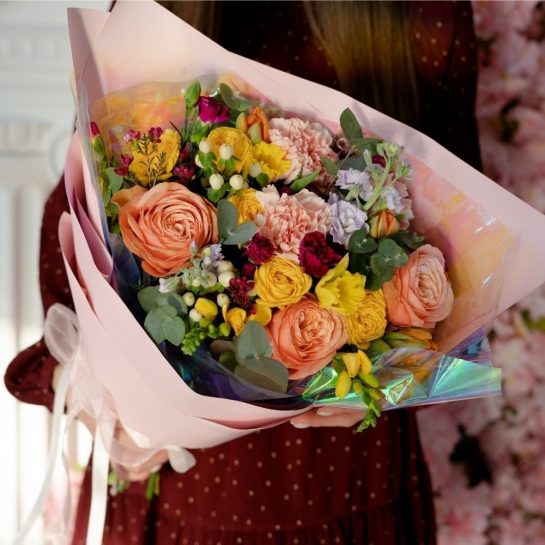 Красивые букеты из свежих цветов в Омске